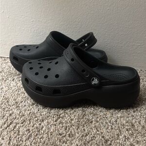 CROCS Black classic platform Clogs
